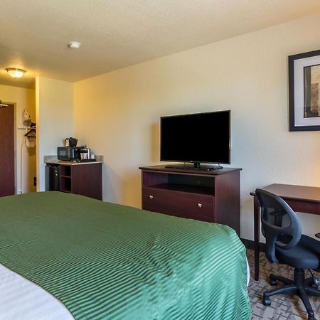 Cobblestone Inn & Suites - Lakin Exterior photo