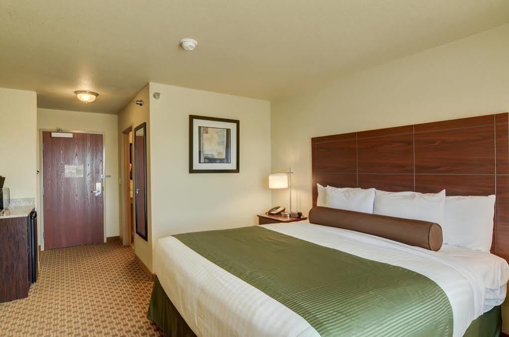 Cobblestone Inn & Suites - Lakin Exterior photo