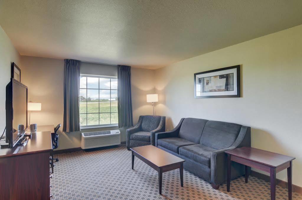 Cobblestone Inn & Suites - Lakin Exterior photo