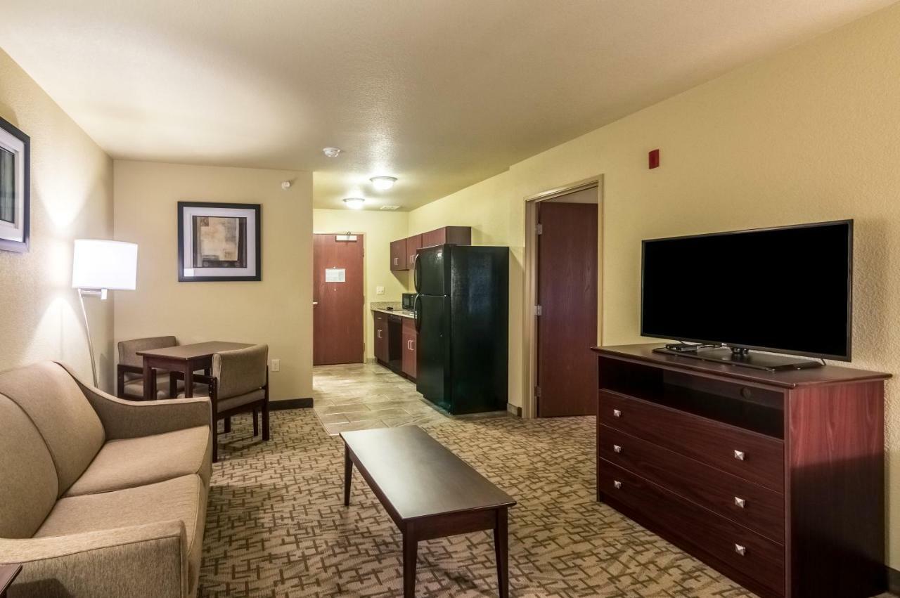 Cobblestone Inn & Suites - Lakin Exterior photo